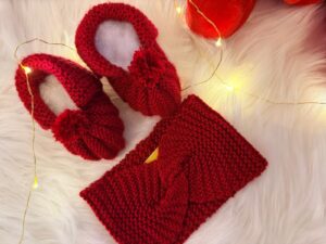 1d64fa31-d28b-4d93-ab5e-36cbc0c2a076 Baby set in lana baby merino 100% anallergica lavorata ai ferri.