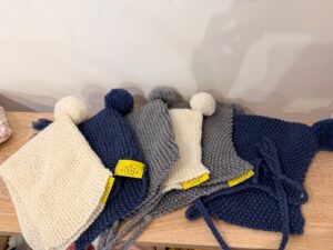 Cuffietta grigia lavorate ai ferri
