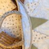 0449664f-a0fa-4ef4-82ed-4feb9c9cee44 Set lenzuola a fiori e coperta per navicella e culla